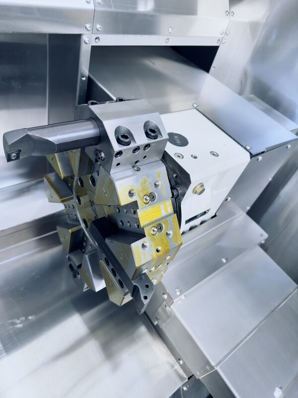 CNC Mill Turn Center With 400mm X Axis Travel 1000mm Turning Length 450mm Z Axis Travel