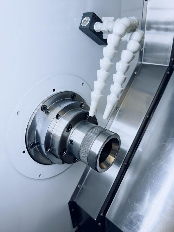 Tokarka CNC ST46 z prędkością wrzeciona 4000 obr./min, silnikiem 5,5 kW i uchwytem 8-calowym, precyzyjne centrum tokarskie CNC