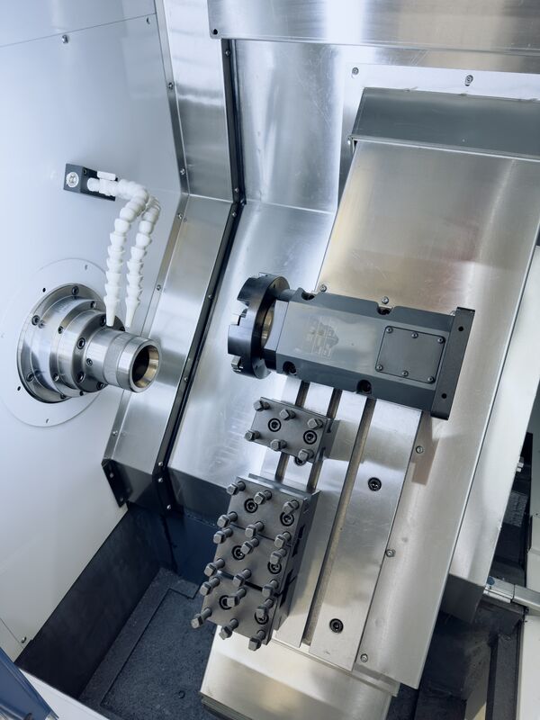 ST36 ঢালু বেড CNC লেদ, যার সর্বোচ্চ প্রক্রিয়াকরণ দৈর্ঘ্য 570 মিমি, 160 মিমি চাক এবং HT300 গ্রেডের ঢালাই লোহা