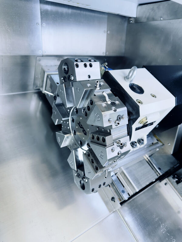 Slant Bed CNC Horizontal Lathe 6000r/Min X Axis Z Axis 8 6 4 Tool Post Stations CNC Turning Center