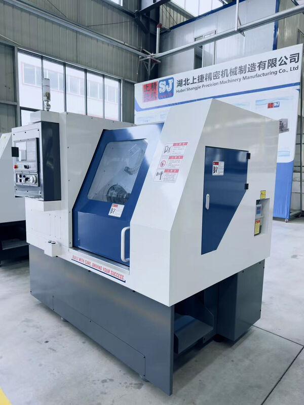 เครื่องกลึง CNC ST32 กำลังมอเตอร์ 15KW 18.5KW หัวจับเครื่องมือ 8 ตำแหน่ง สำหรับงานกลึง