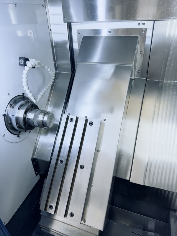 เครื่องกลึง CNC ST32 กำลังมอเตอร์ 15KW 18.5KW หัวจับเครื่องมือ 8 ตำแหน่ง สำหรับงานกลึง