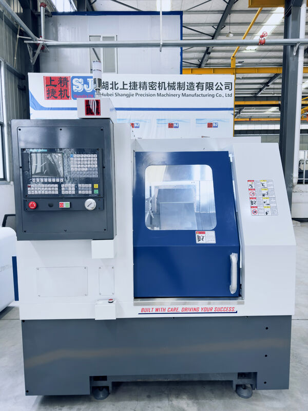 เครื่องกลึง CNC ST32 กำลังมอเตอร์ 15KW 18.5KW หัวจับเครื่องมือ 8 ตำแหน่ง สำหรับงานกลึง