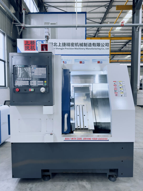 ST32 CNC Turning Center 15KW 18.5KW Spindle Power 8 Tool Post Stations
