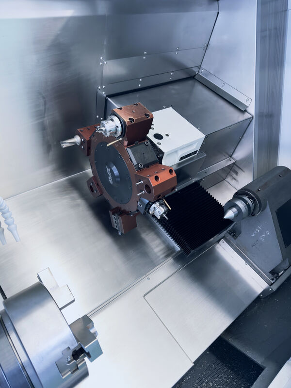 HT06-350 550 750 Heavy Duty CNC Turning Center 50-3000r/Min Spindle Speed Range