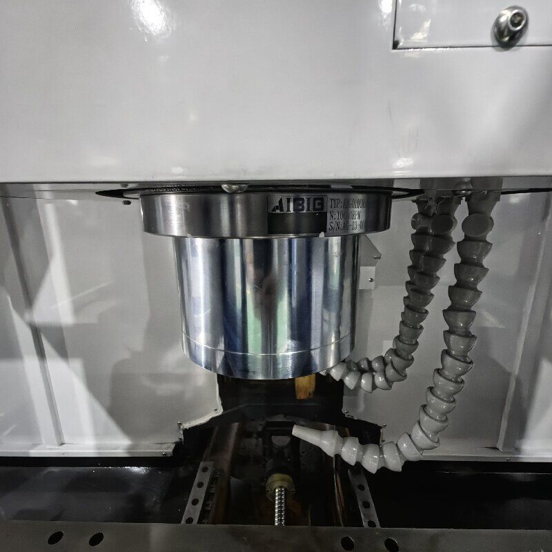 VMC Vertical Machining Center CNC Machining Center Heavy Duty 900x400 Table 0.005mm Accuracy