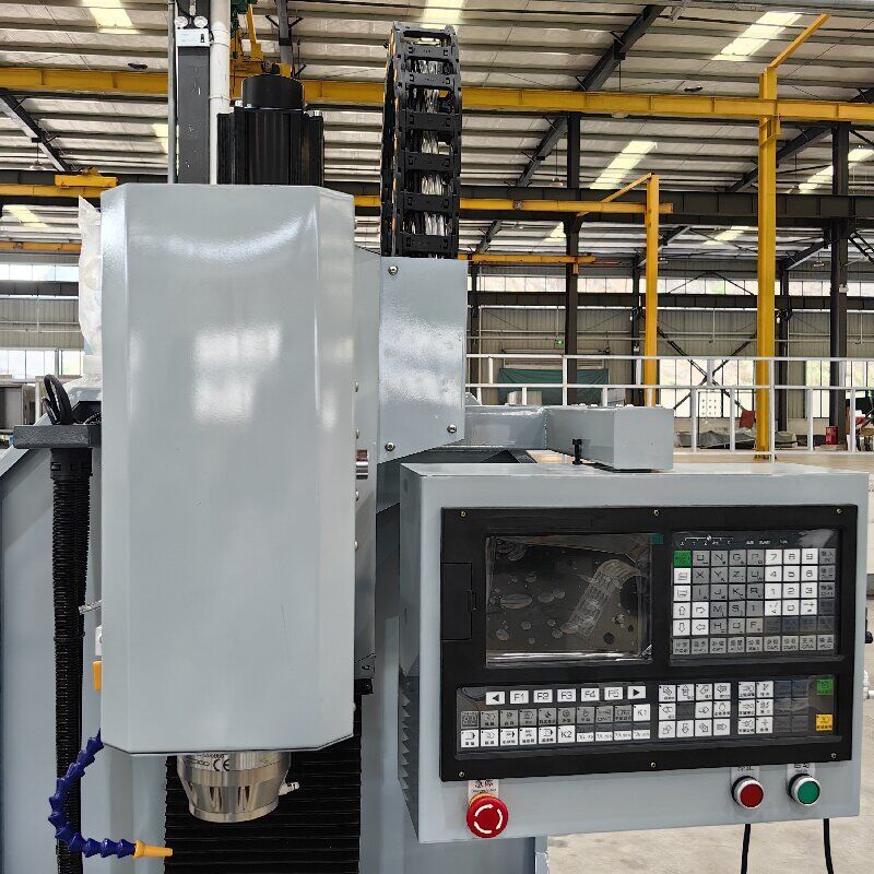 Fresadora y taladradora automática vertical de alta precisión CNC740 de 3 ejes BT40 con motor de 7.5kW